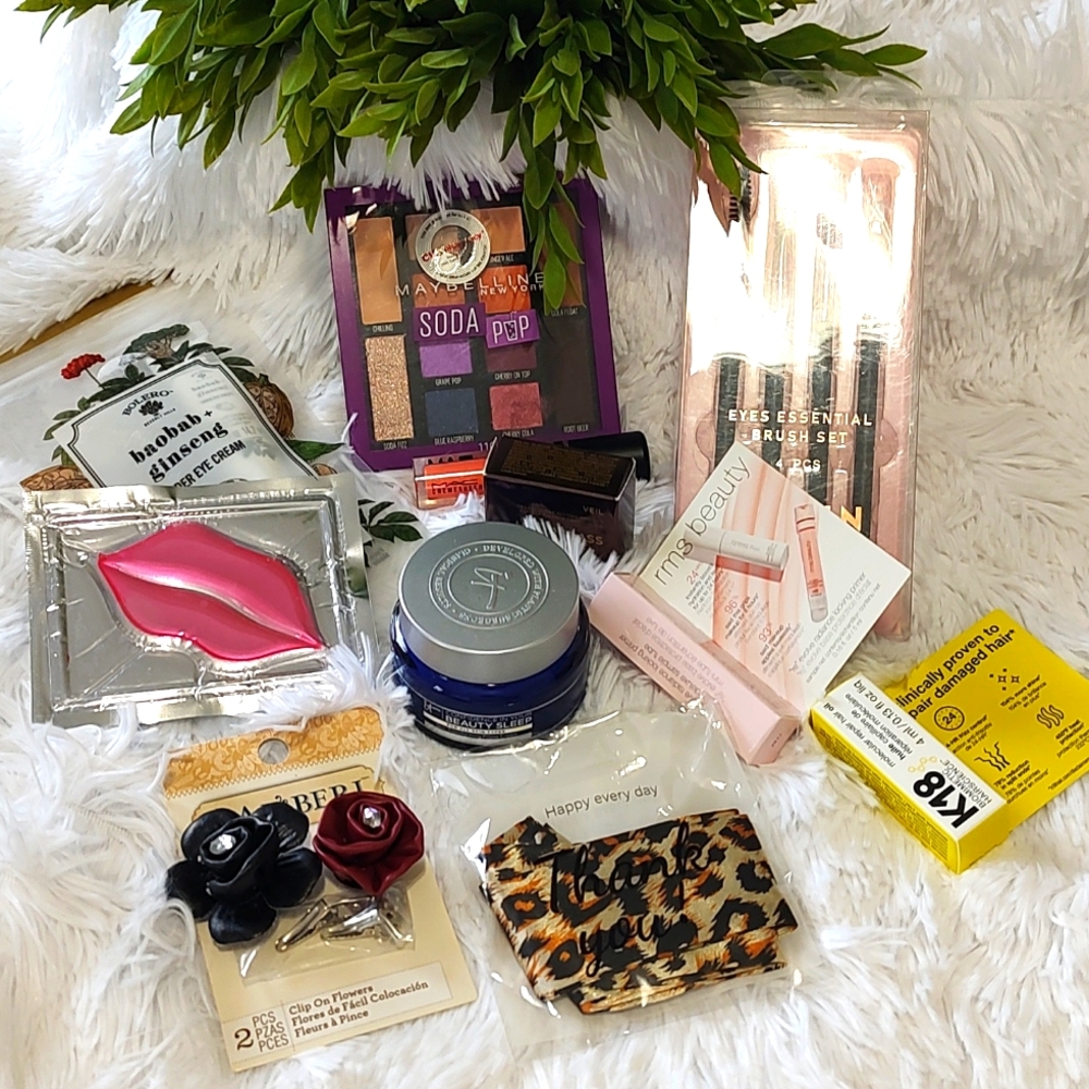 Beauty Bundle featuring It Cosmetics Beauty Sleep night cream.